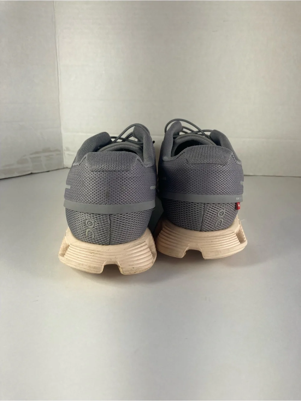 ON Cloud 5 Zinc Shell Womens 10 Gray Athletic Shoes Lightweight Breathable